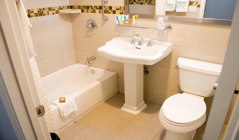 Keefers Inn King City - Full Private Bathroom at Keefers Inn